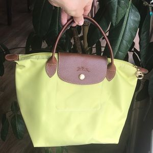 EUC Small Longchamp Le Pliage lime green bag